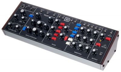 Behringer - Model D
